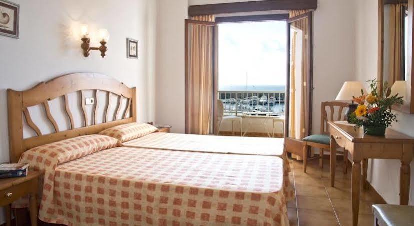 Hostal Cala Ratjada Eksteriør billede